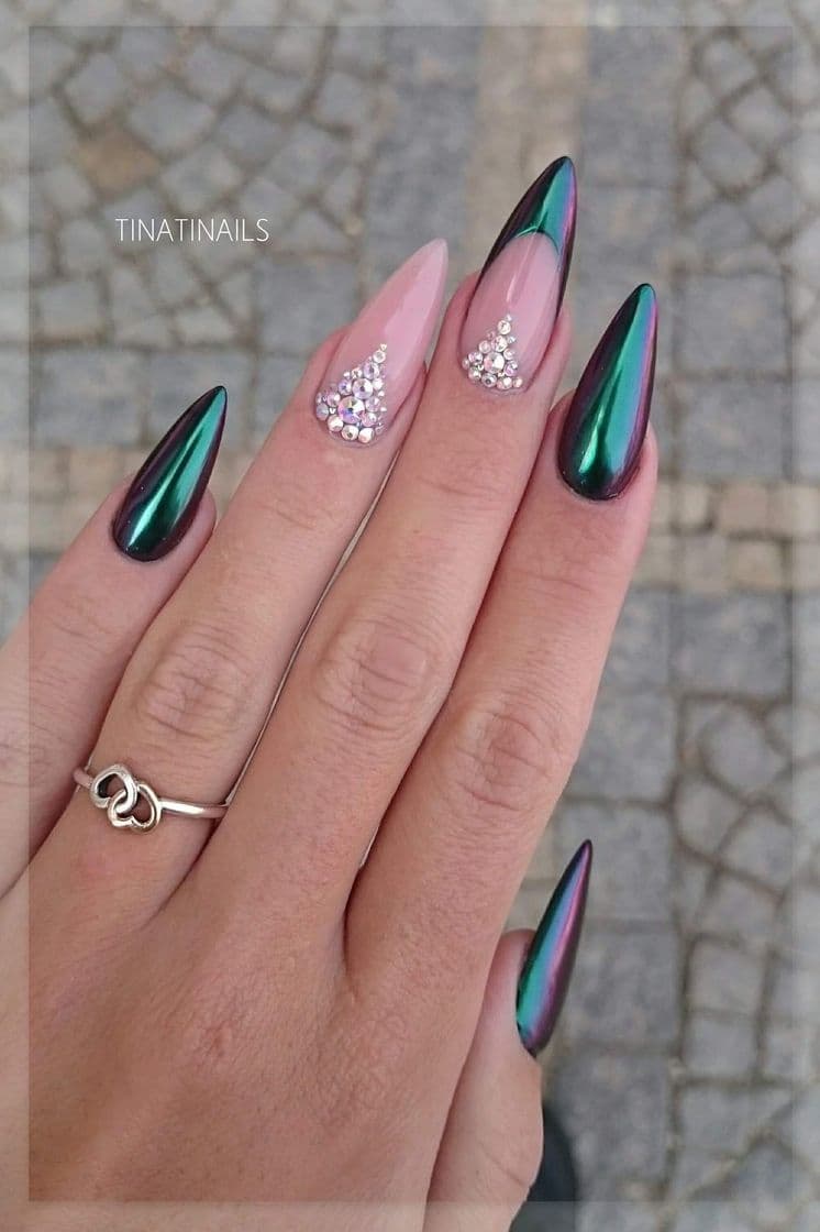 Moda Unhas em gel stileto diferentes 