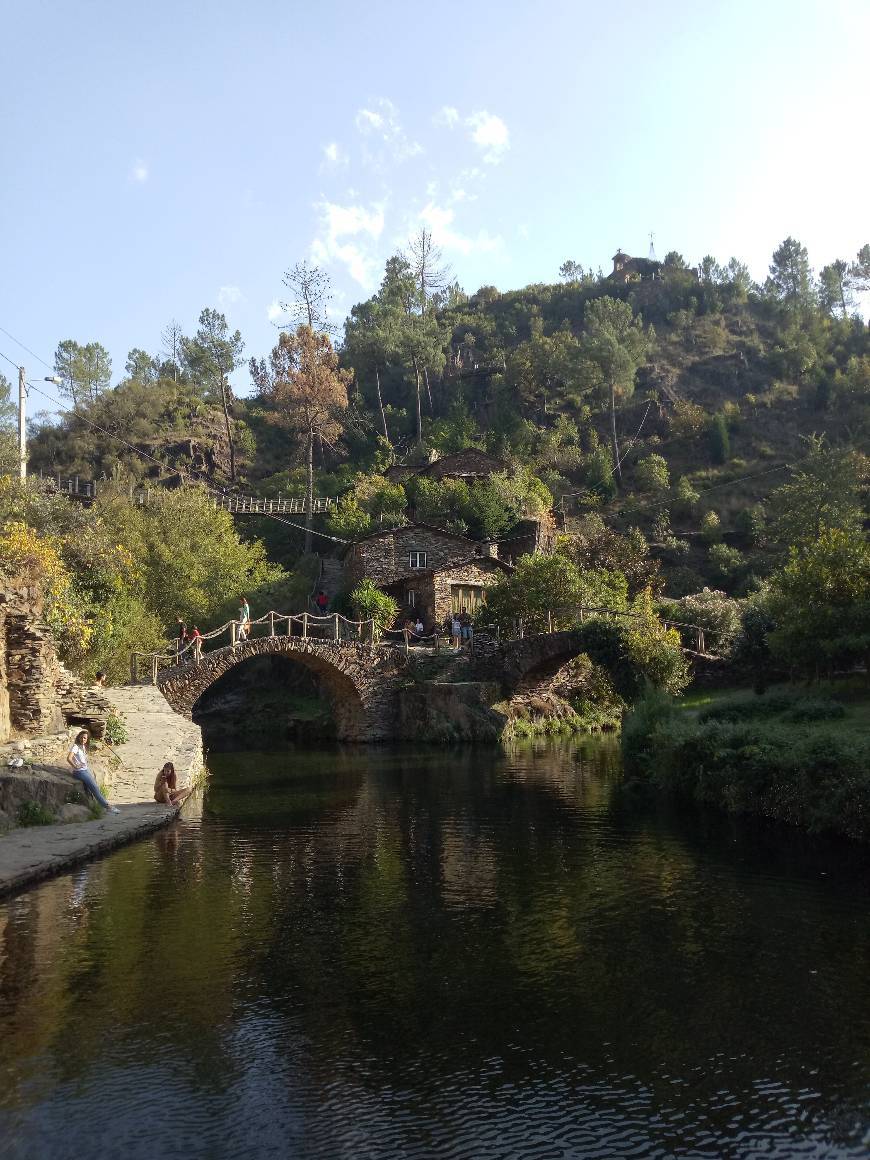 Lugar Praia Fluvial De Foz D'Égua