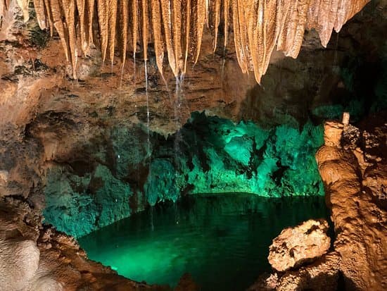 Place Grutas de Mira de Aire