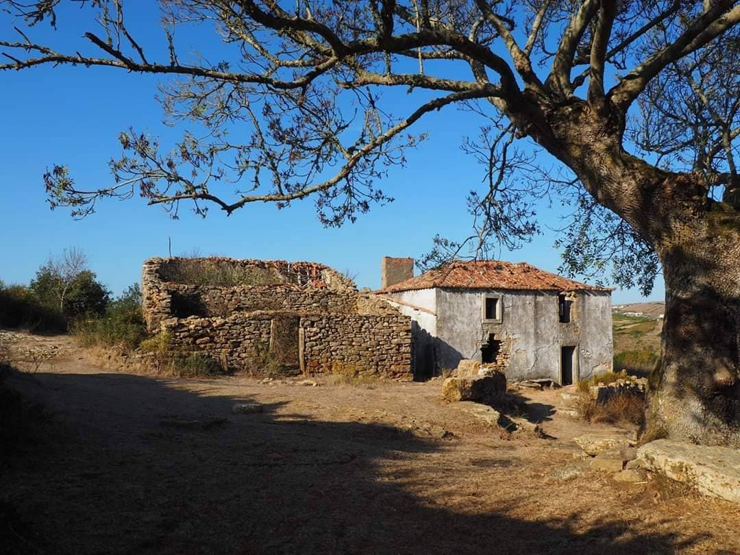 Place Ruinas Village Broas