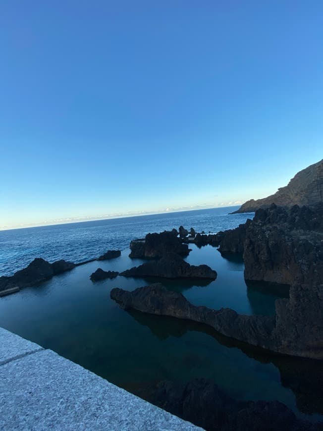 Lugar Piscinas Naturais de Porto Monìz