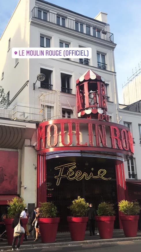 Place Moulin Rouge