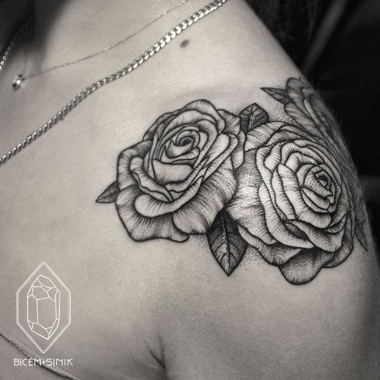 Moda Tatto Rosas Ombro