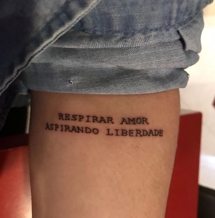 Fashion Tatto "Respirar amor, aspirando liberdade"