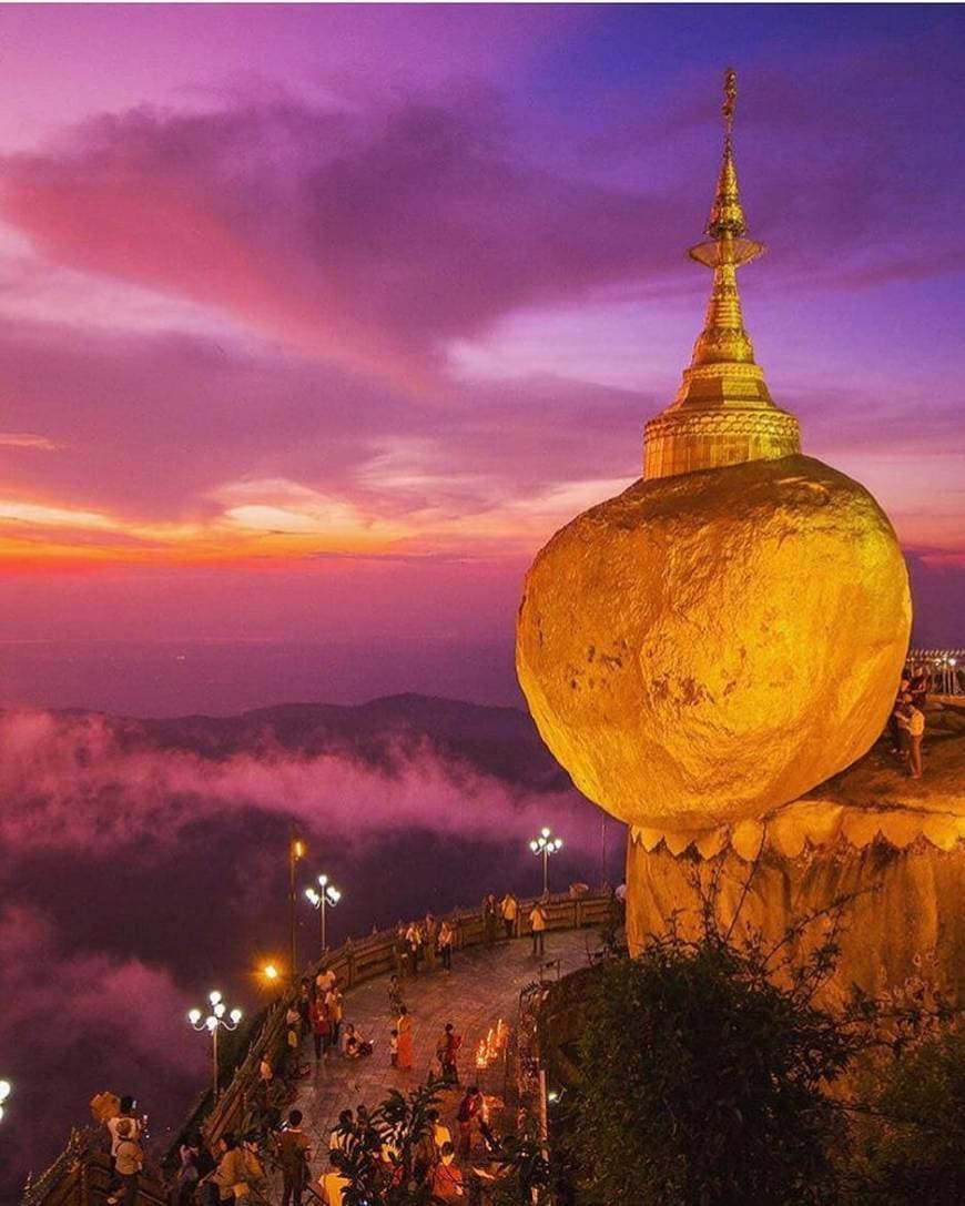 Lugar Kyaiktiyo Pagoda