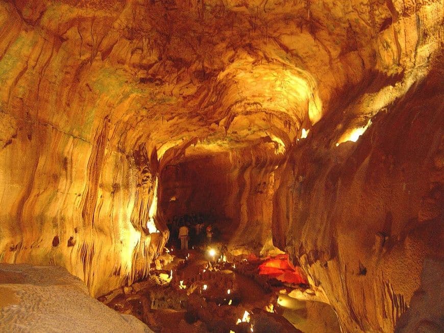 Lugar Grutas de Mira de Aire