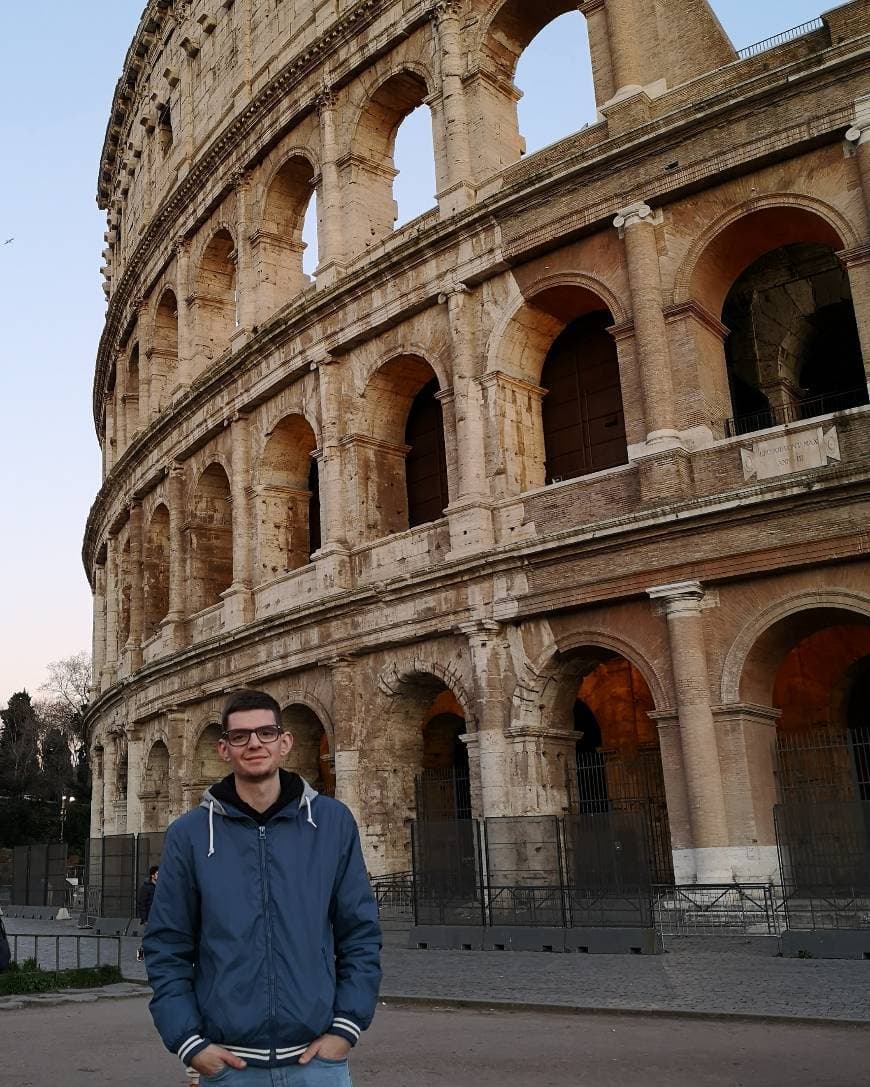 Lugar Coliseo de Roma