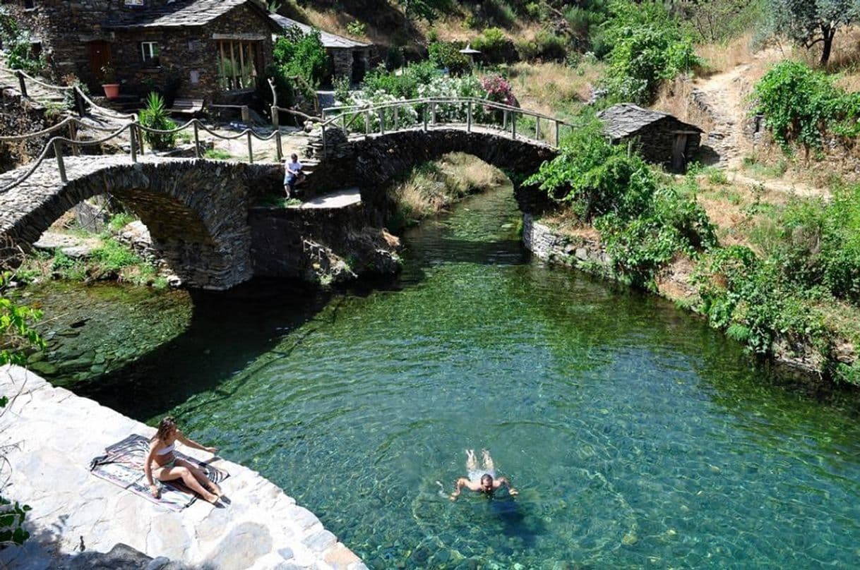 Lugar Praia Fluvial De Foz D'Égua