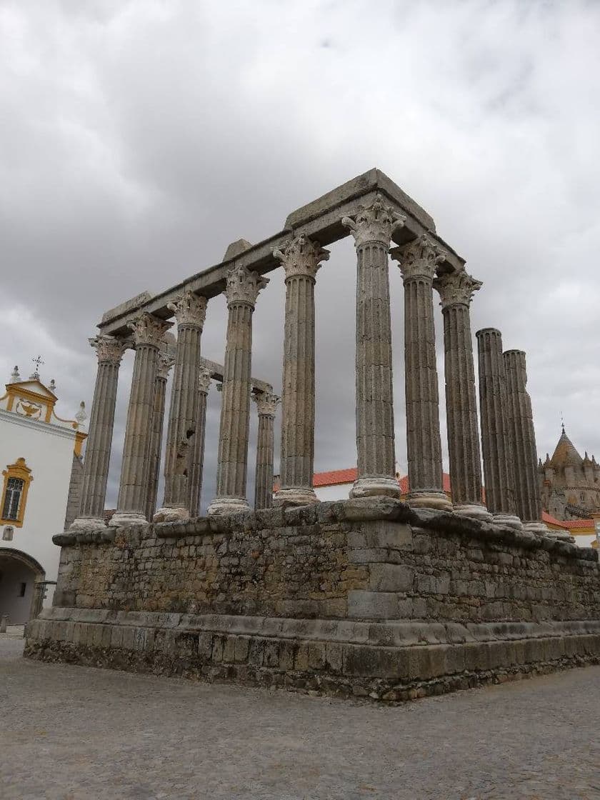 Place Templo romano de Évora