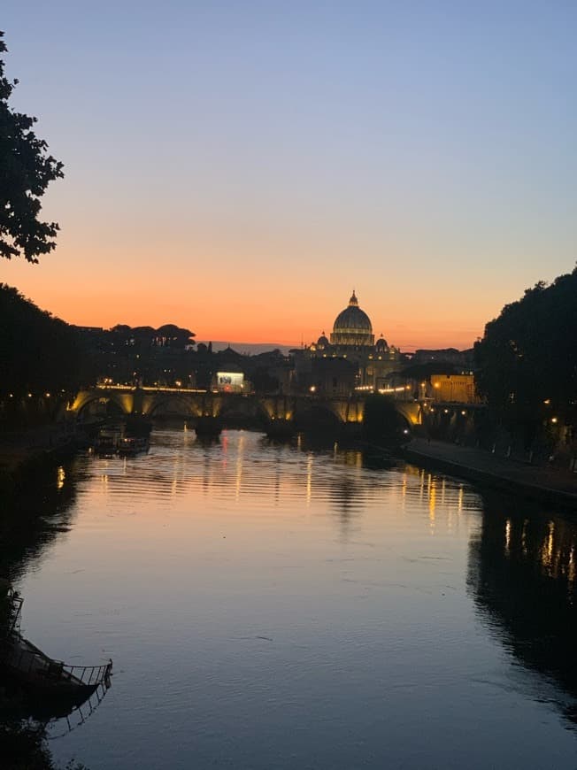 Place Fiume Tevere