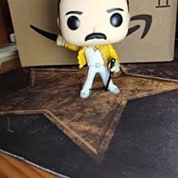 Product POP FIGURE FREDDIE MERCURY