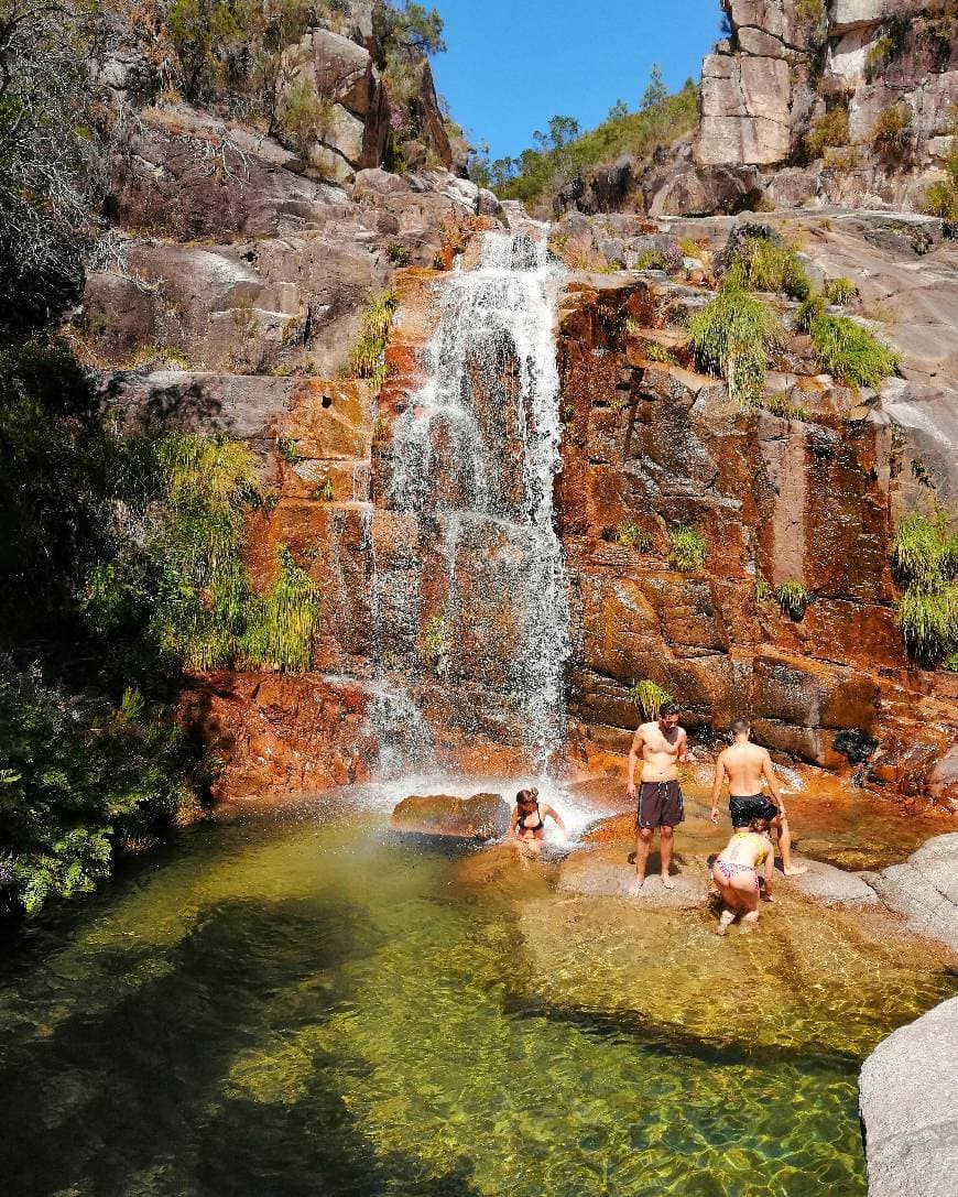 Lugar Cascata de Cela Cavalos