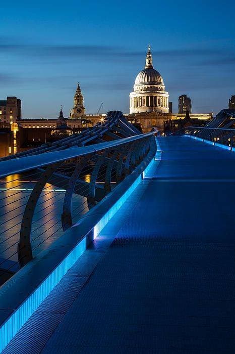 Place Millennium Bridge