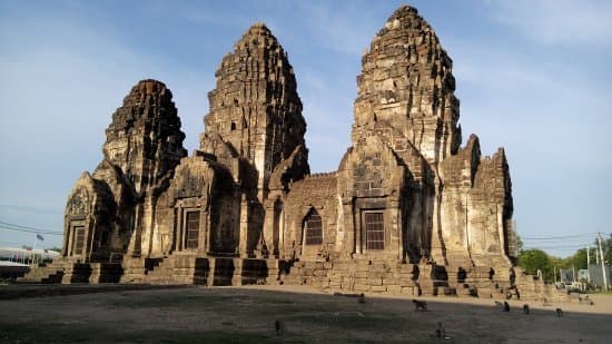 Place Lopburi Peacock Temple