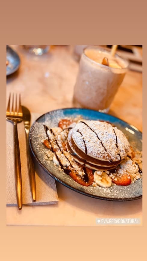 Lugar Panquecas de avelã, banana e morango 🥞 