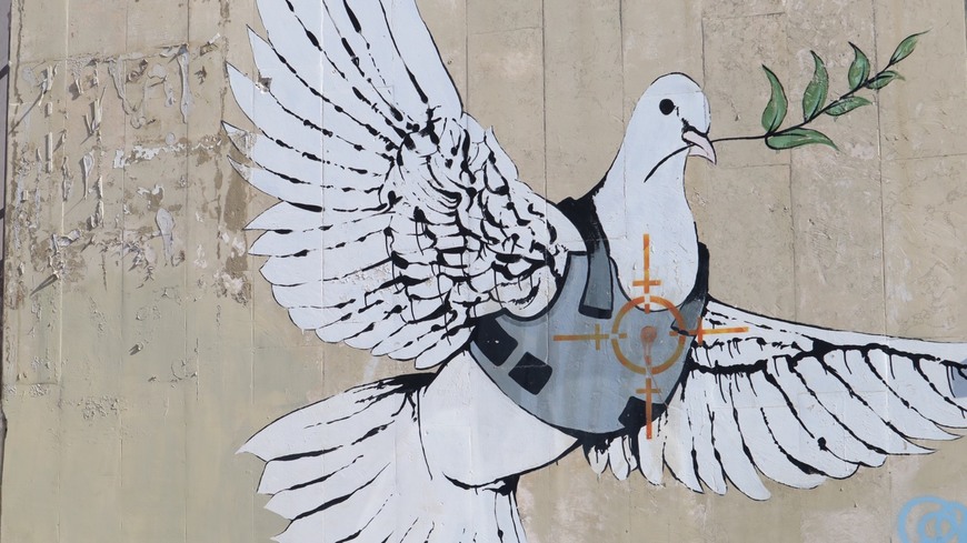 Place Banksy Dove mural