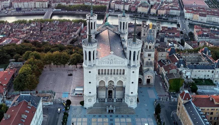 Lugar Basílica Notre-Dame de Fourvière