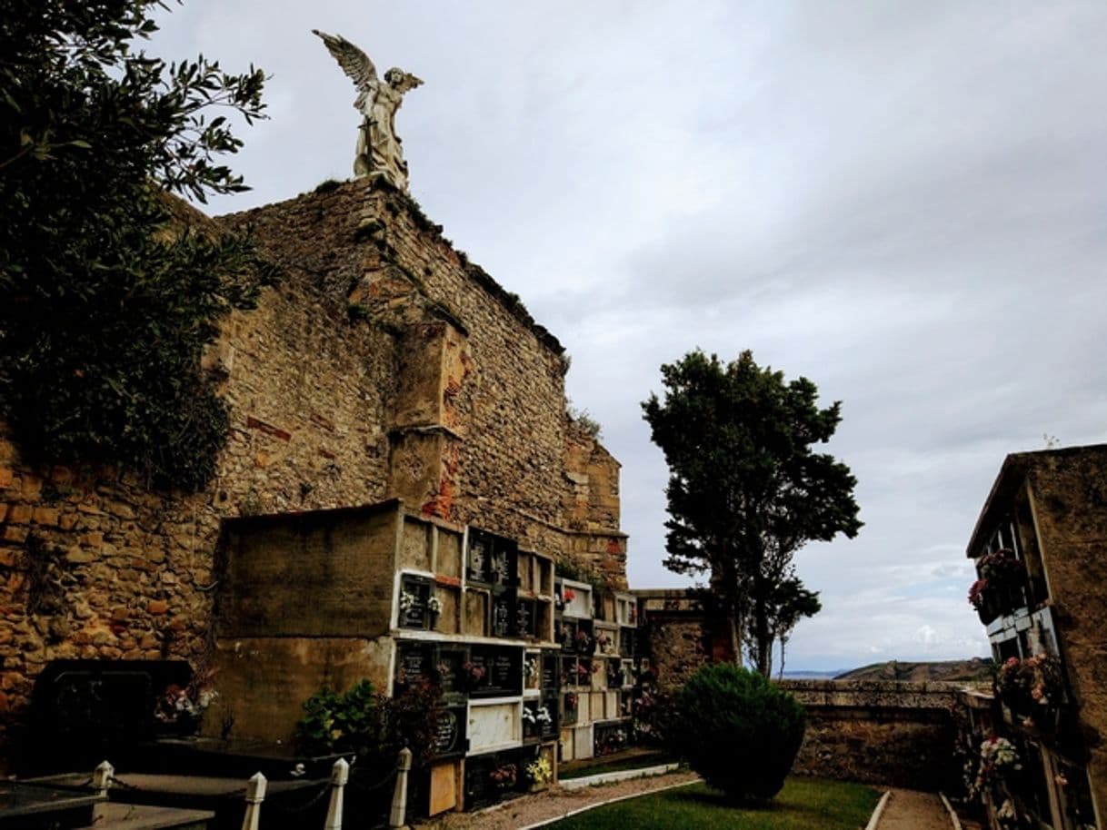 Place Cemetery of Comillas