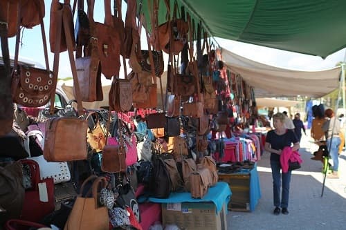 Lugar Mercado De Estoi