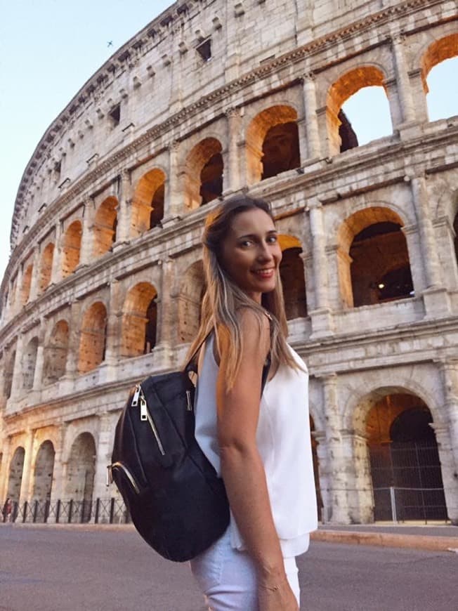 Lugar Coliseo de Roma