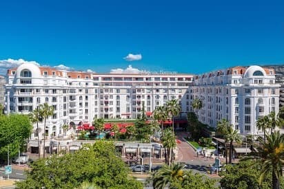 Lugar Hôtel Barrière Le Majestic Cannes