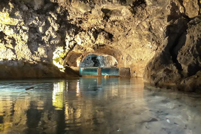 Place Grutas de São Vicente