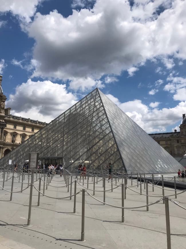 Place Museo del Louvre