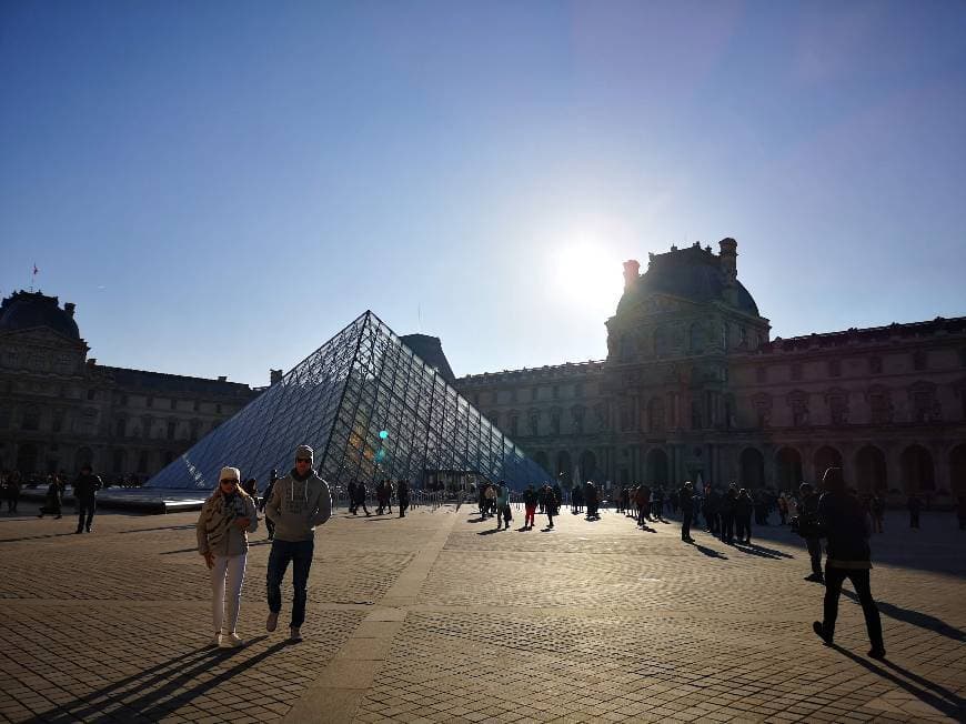 Place Museo del Louvre