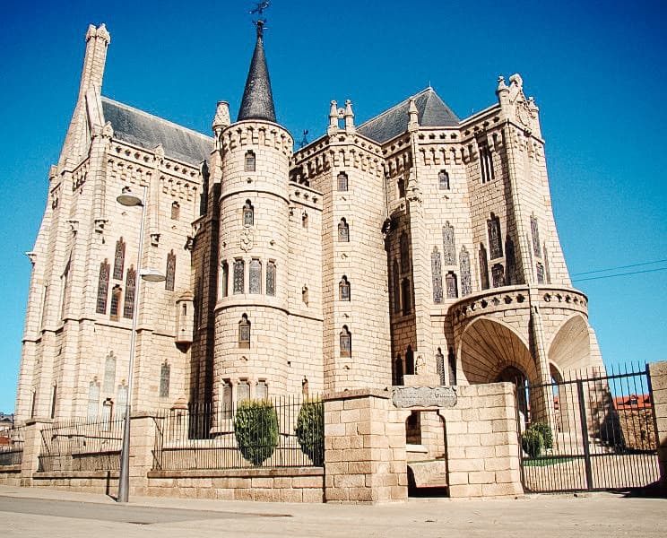 Lugar Palacio Gaudí