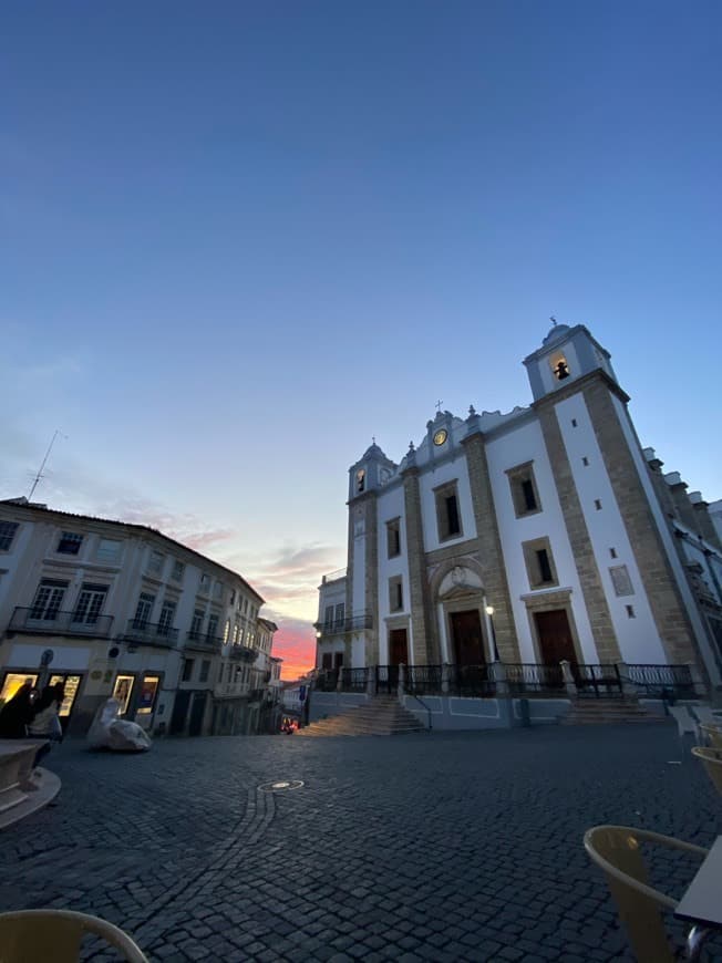 Place Évora