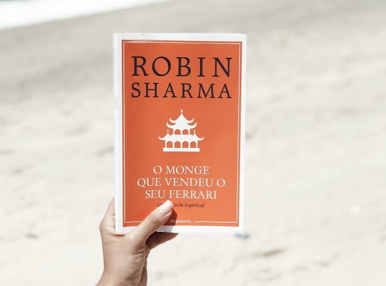 Libro O monge que vendeu o seu Ferrari- Robin Sharma 