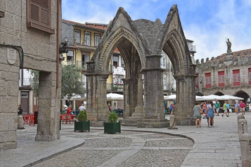 Place Largo da Oliveira