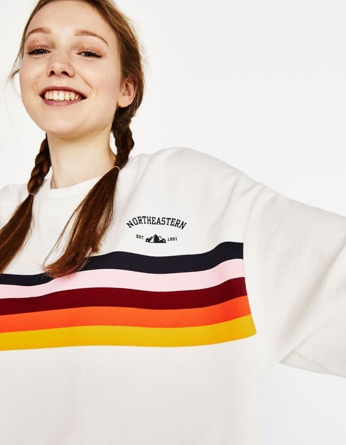 Moda Sweatshirts de Mulher: Estampadas, Básicas e Oversize | Bershka