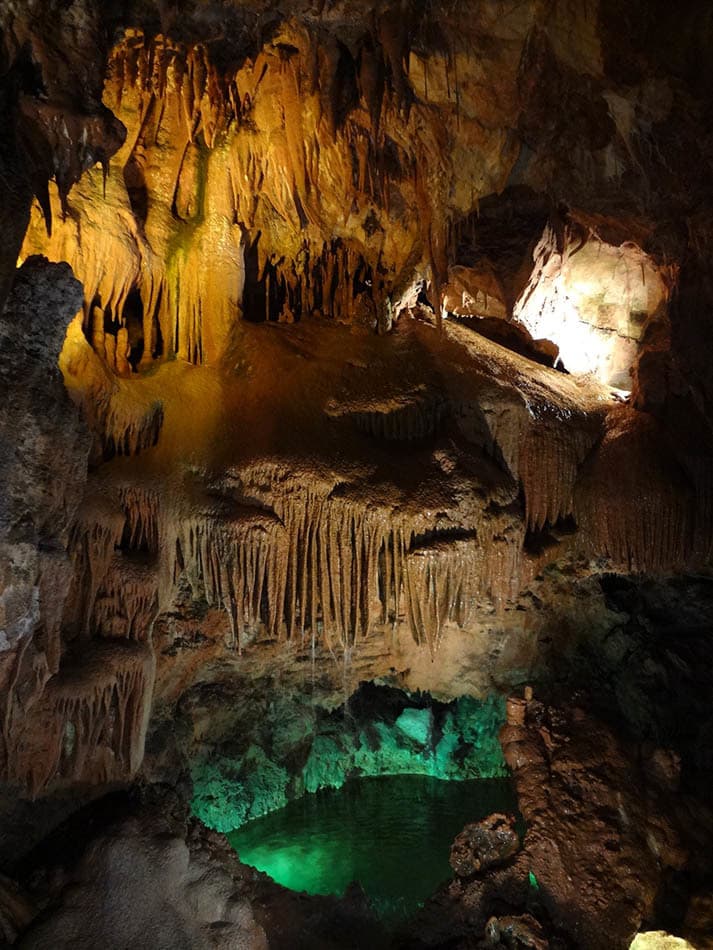 Lugar Grutas de Mira de Aire - Empreendimentos Turisticos e Espeleológicos S.A