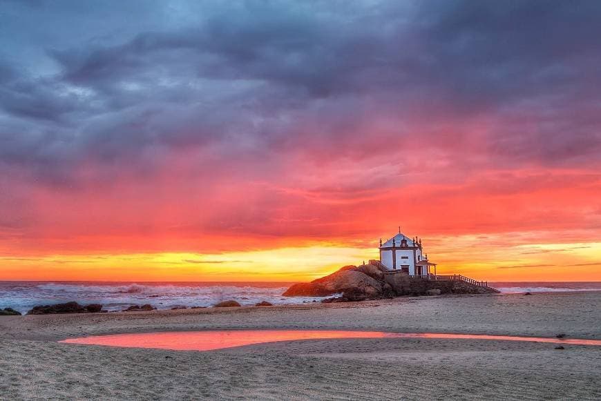 Lugar Capela do Senhor da Pedra - Miramar