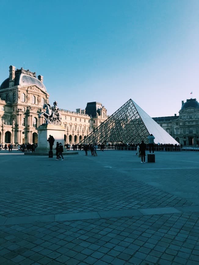 Place Museo del Louvre