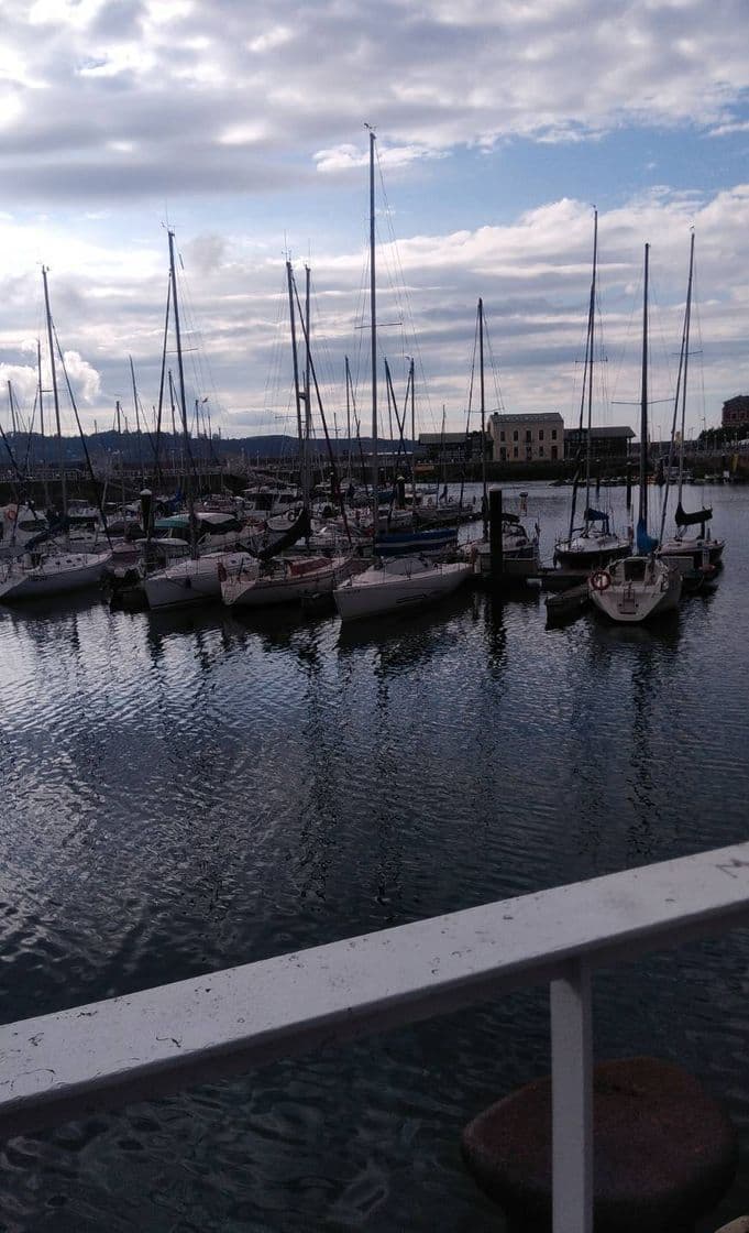 Lugar Puerto Deportivo de Gijón