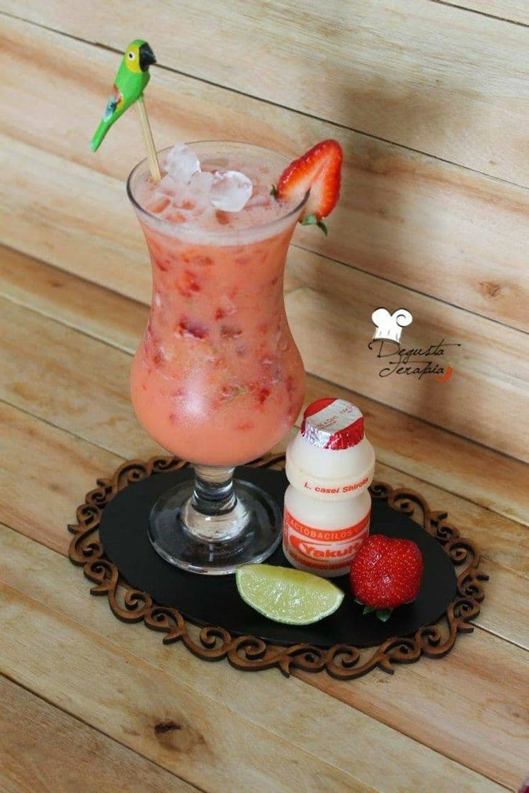 Moda Caipiroska de Yakult com morango