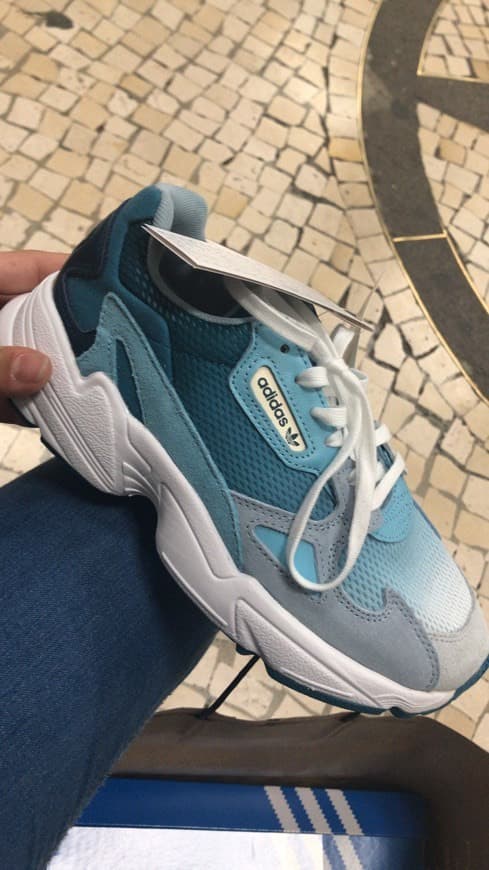 Moda adidas Falcon W