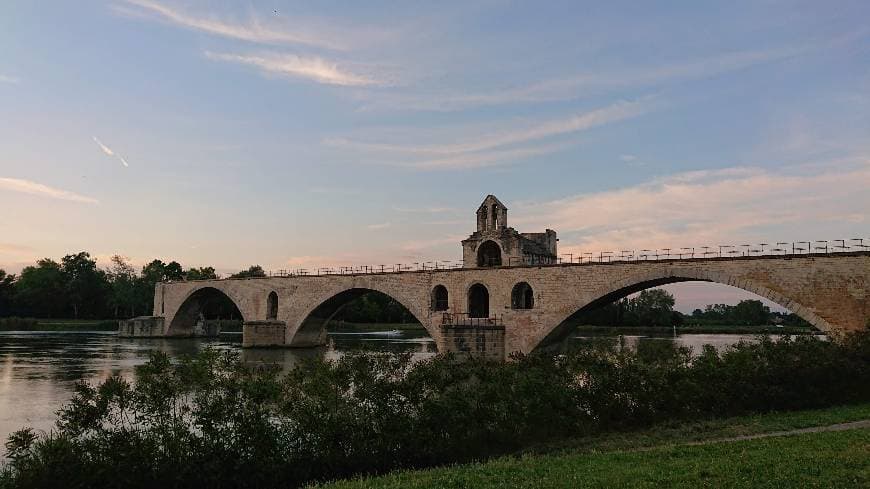 Place Le Pont d'Avignon