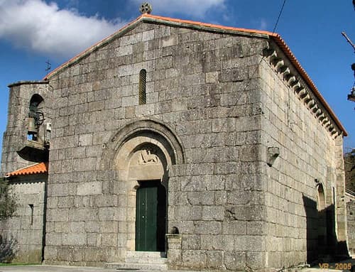 Lugar Igreja Românica de Arões (São Romão)