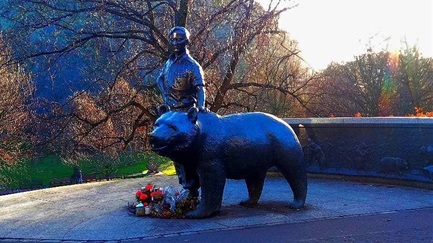 Place Wojtek the Soldier Bear Memorial