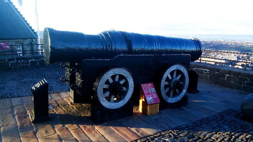 Place Edinburgh Castle - Mons Meg