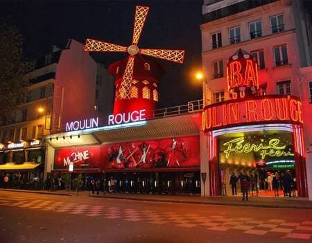 Place Moulin Rouge