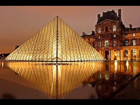 Place Pyramide du Louvre