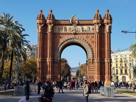 Place Arc de Triomf