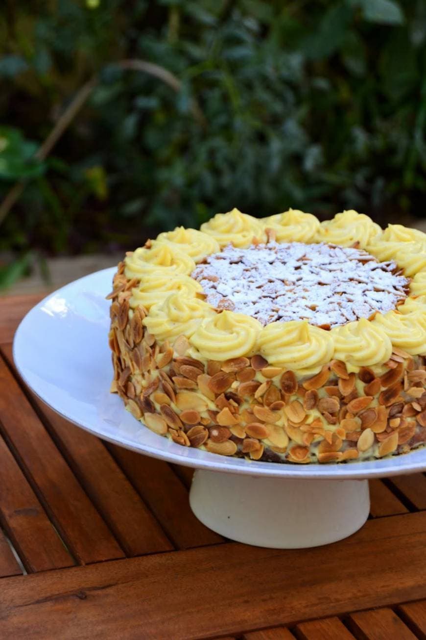 Fashion Bolo de Amêndoa Folhado com Creme de Pasteleiro