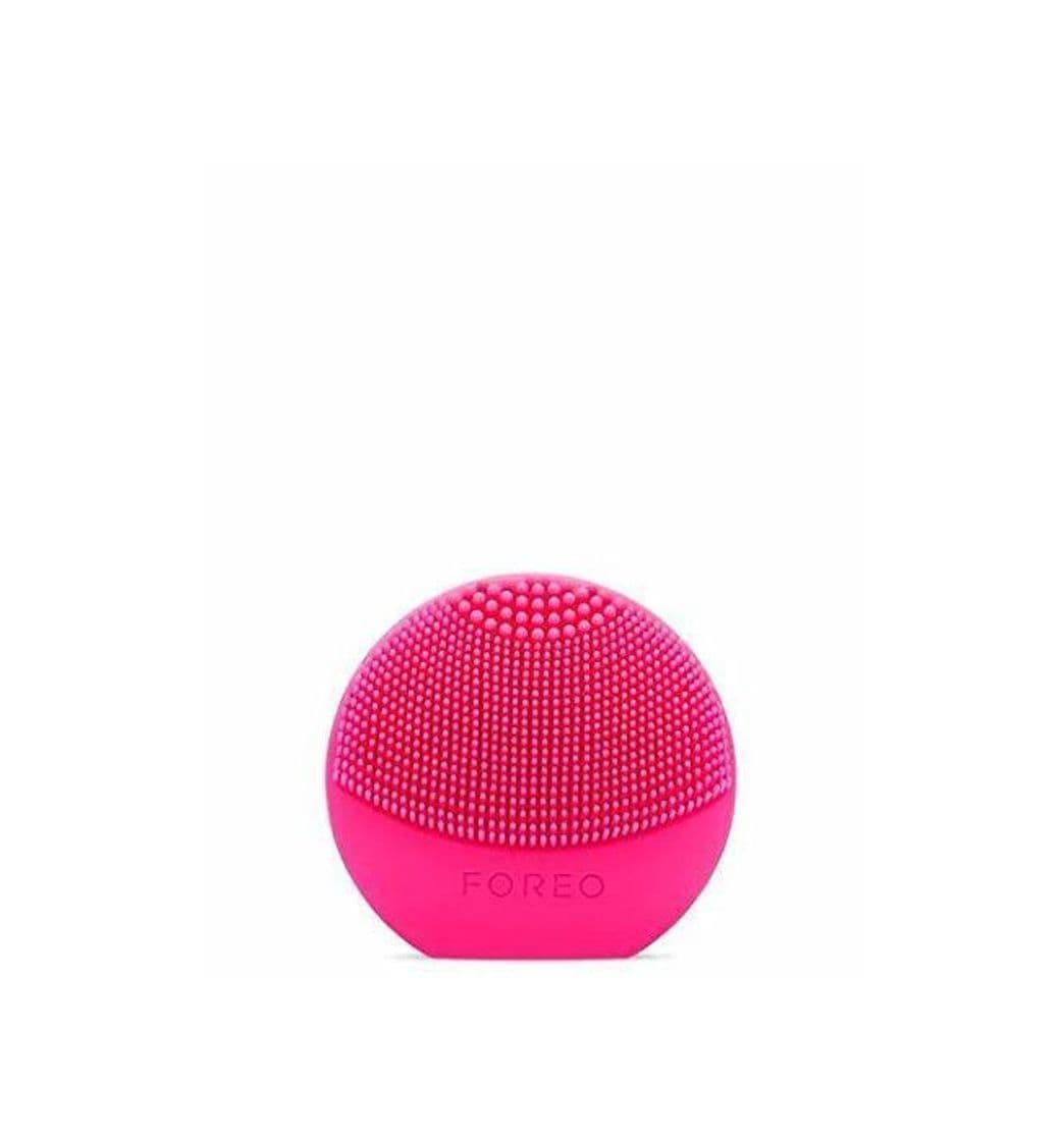 Product LUNA play plus de FOREO es el cepillo facial recargable de silicona