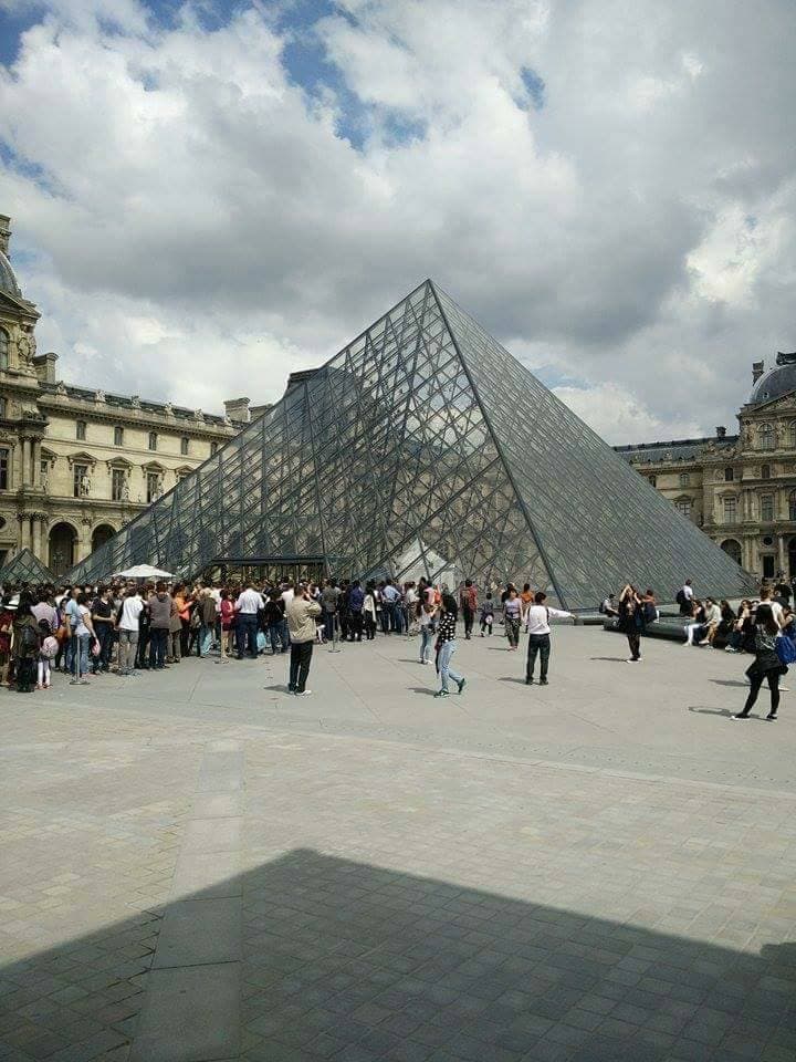 Place Museo del Louvre