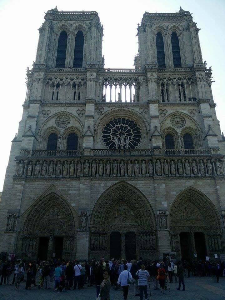 Place Catedral de Notre Dame